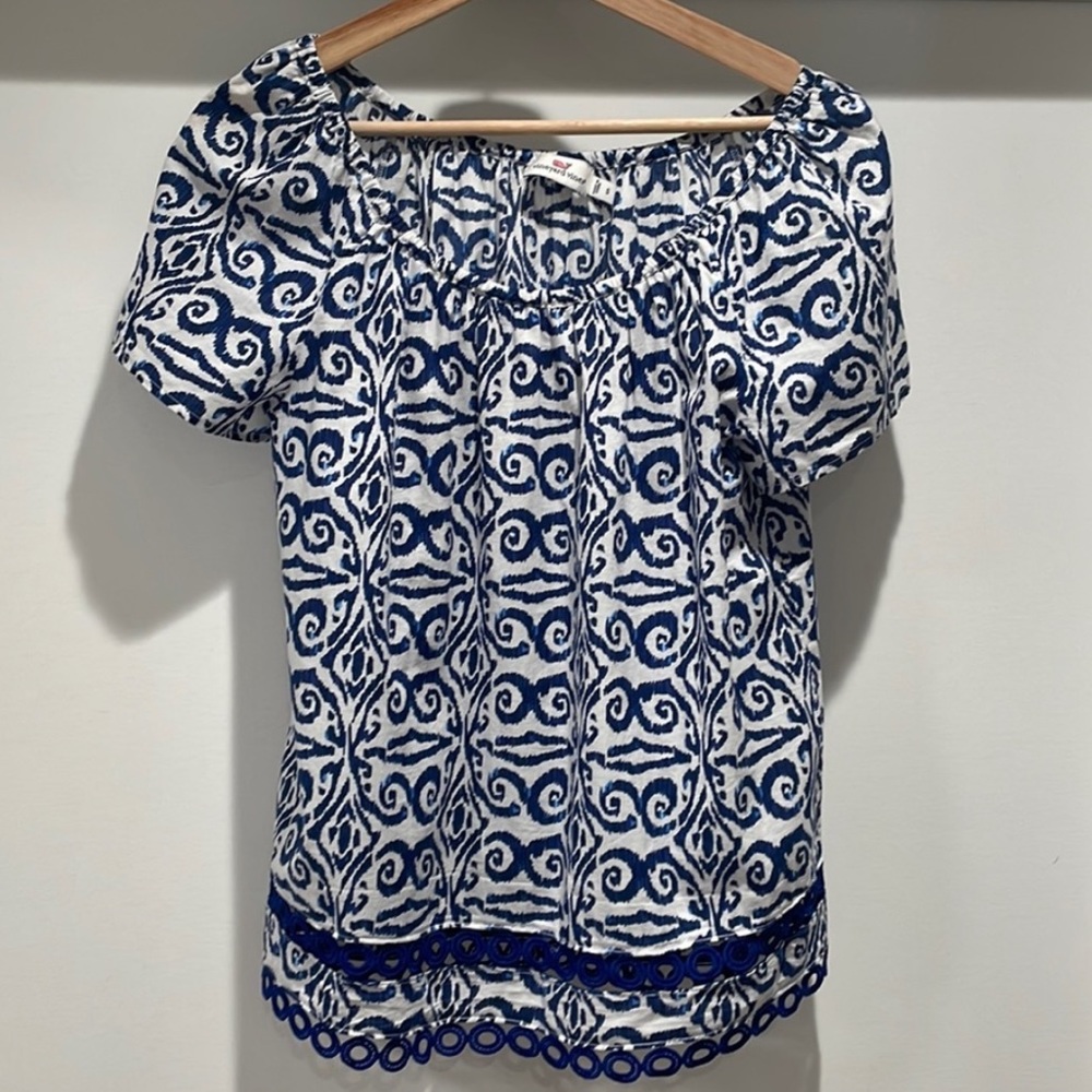 Vineyard Vines blue and white shirt sleeve top small